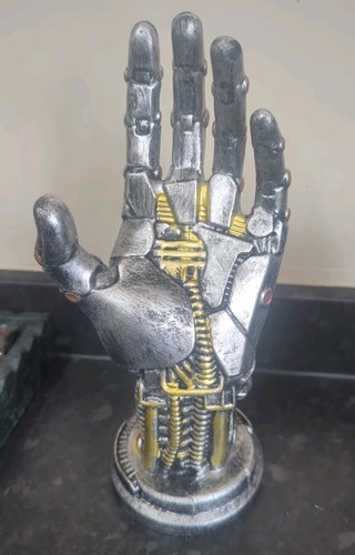 Cyborg robot hand gaming - robot,